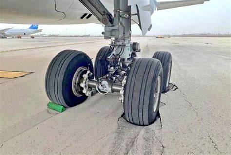landing gear open wheel racing plane maintenance aviation aircraft