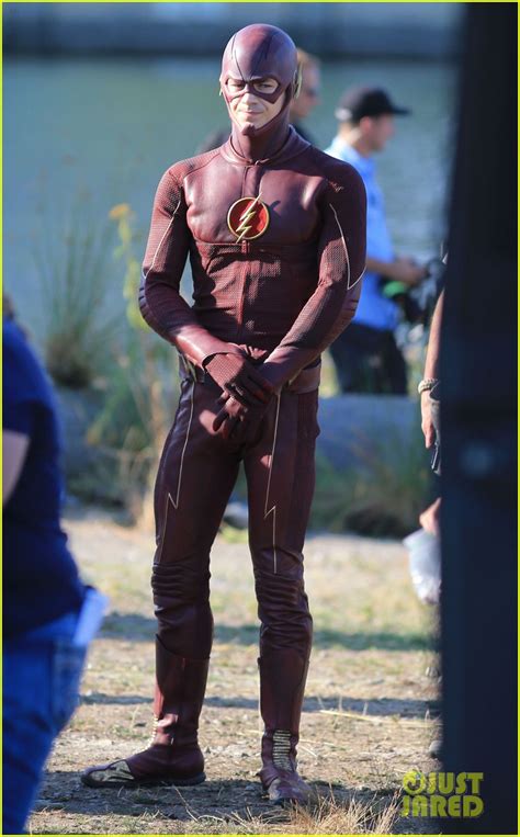 Photo Grant Gustin Shirtless Flash Set After Als Chall 06 Photo