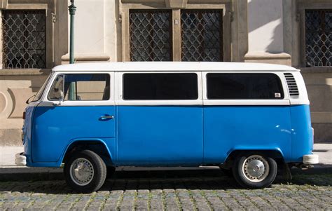 blue volkswagen bus  transporter copyright  photo   vorel libreshot