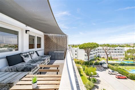 beautiful rooftop apartment  vilamoura algarve apartments  rent  quarteira faro