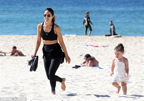 Jodi Anasta Enjoys A Day At The Beach With Daughter Aleeia Daily Mail