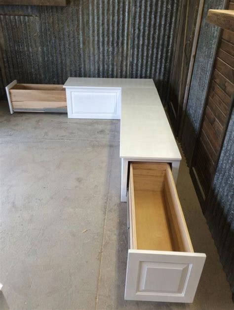 banc dangle avec tiroirs de rangement fin sous lassise pour  acces facile lorsque la table