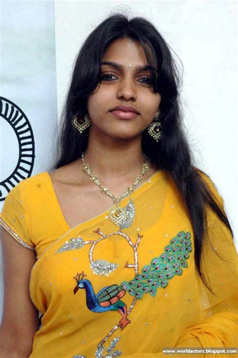 tamil cute actress dhanshika beautiful photo gallery world of actors