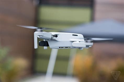 dji  people   buy    drones    export ban  verge