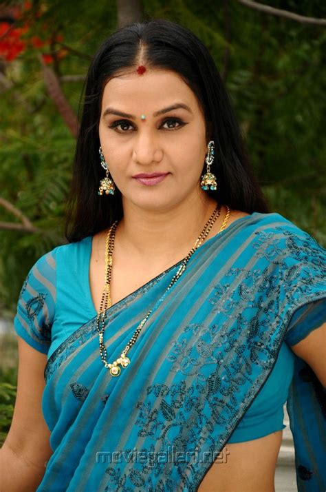 picture 140651 telugu actress apoorva saree hot stills