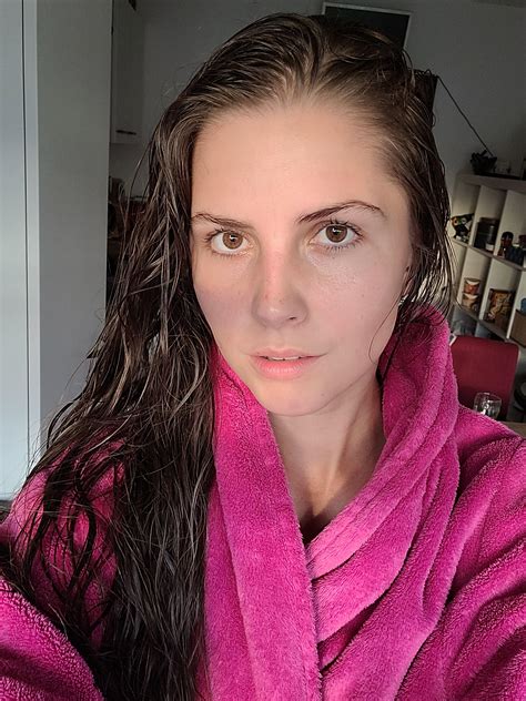 A Hot Shower Helps With Almost Everything 🥰 R Nomakeupallowed