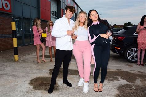 Inkl Original Love Island Contestant Hannah Elizabeth Is Pregnant