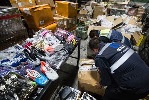 customs agents seizes  tonnes  pirated goods  mexico city airport