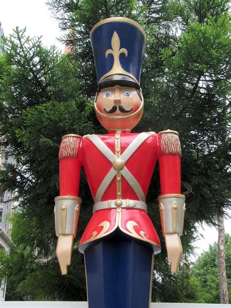 giant toy soldier christmas toy soldiers nutcracker