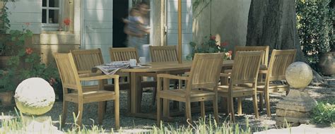 exterior furniture courtyard dinning seating  kingston luxury outdoor furniture