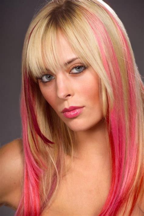 hottest blonde hairstyles  red highlights