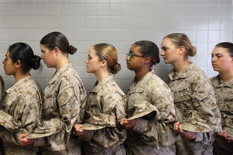 Top U S Military Officers Say It’s Time Women Register