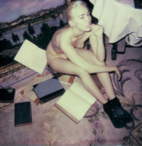 naked miley cyrus in v magazine behind the scenes
