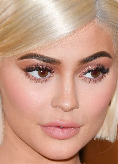 Close Up Of Kylie Jenner At The 2017 Met Gala Kylie Jenner Blonde