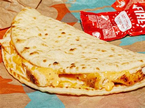 review  cheese chicken flatbread melt  taco bell spicy food