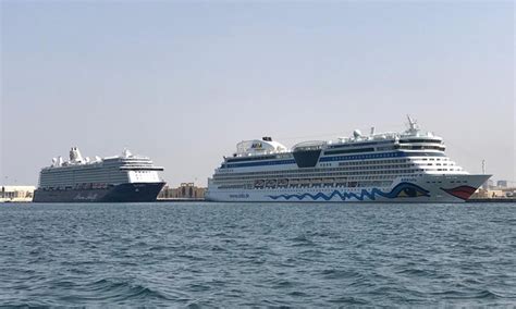 dubai set    million cruise visitors gulftoday