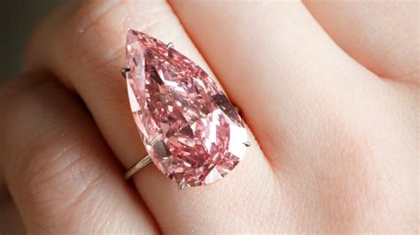 This Exceptionally Rare Pink Diamond Just Sold For 36 1 Million At So