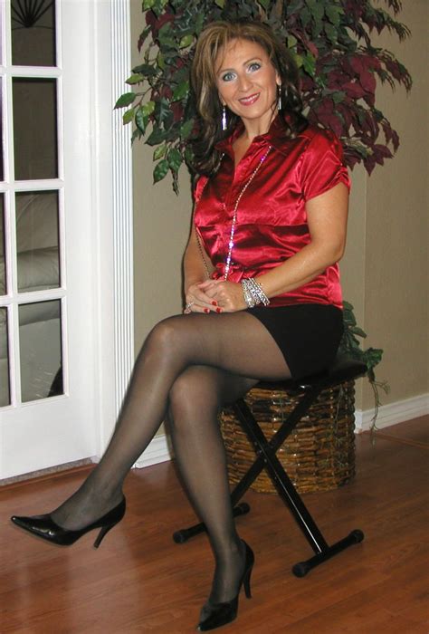 Mature Woman Posing In Pantyhose Adult Archive