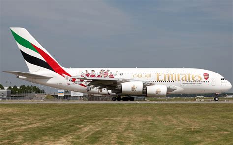 emirates  arsenal livery  fuselage aircraft wallpaper flying