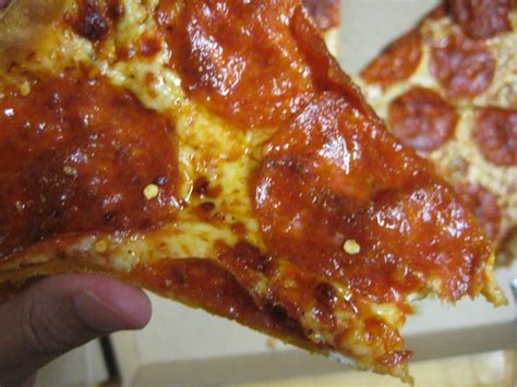 review pizza hut thin  crispy pepperoni pizza