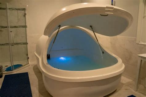 benefits  salt therapy treatments salt tank float  resting