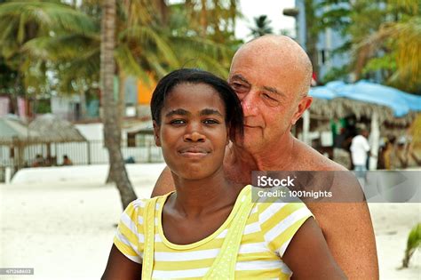 Alte Weiße Mann Und Junge Schwarze Frau Stockfoto Und Mehr Bilder Von