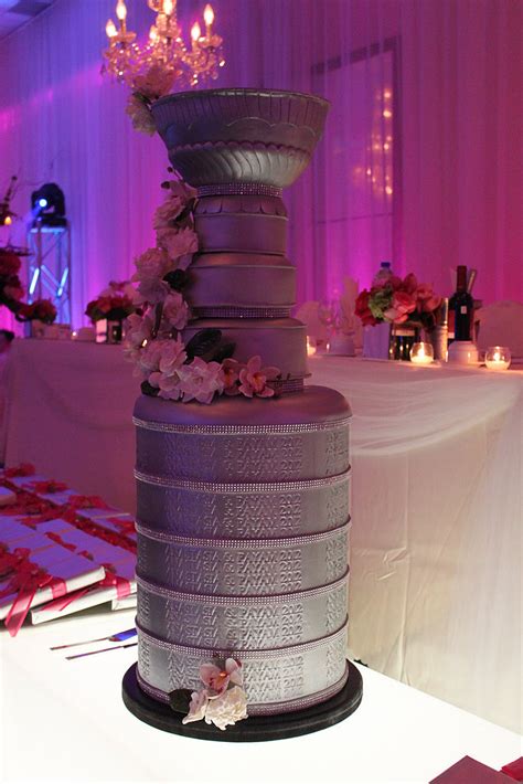 Stanley Cup Cake Score Cool Wedding Style With Hockey