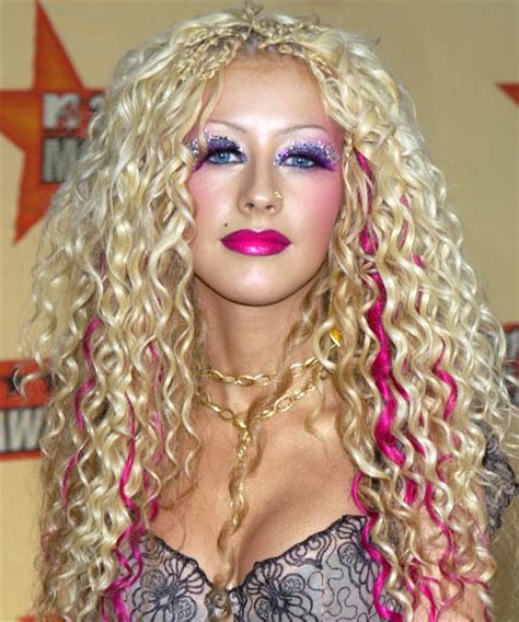 christina aguilera long curly hairstyle