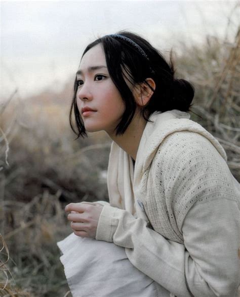 aragaki yui 新垣結衣 1988 japanese actress human poses reference hair