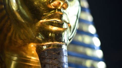 expert king tut s mask can be restored after epoxy used