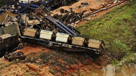 train derails  company  quiet nt news
