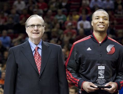 Photos Damian Lilliard Honors Trail Blazers Owner Paul Allen With