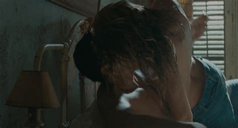 naked amber heard in the rum diary