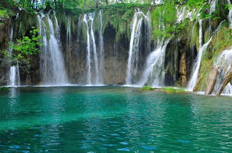 the most beautiful waterfalls in the world famous