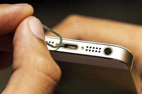 clean iphone charging port   wont charge techbeon
