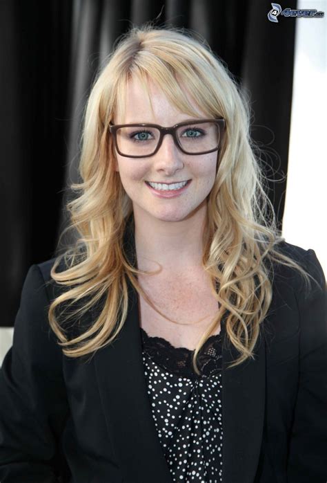 melissa rauch celebrity surgery kaley cuoco girls with glasses