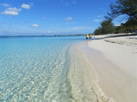 seven mile beach grand cayman one of the best beaches ive ever been too places to travel