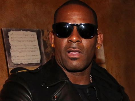 R Kelly Prosecutors Reveal Evidence He Took Girls Across State Lines