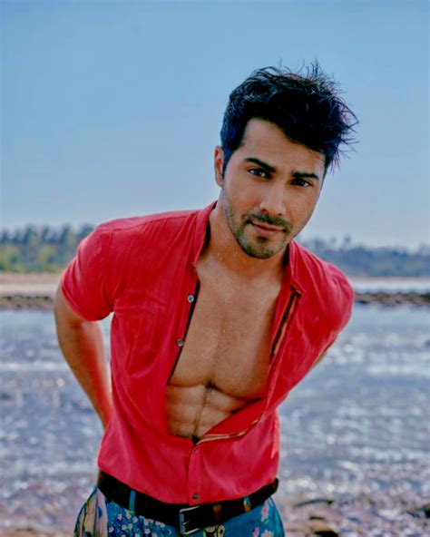 Shirtless Bollywood Men Varun Dhawan S Sexy Bod Hits The Beach For A