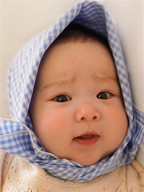 The Irresistible Charm Of A Newborn’s Round Face That Captures Everyone