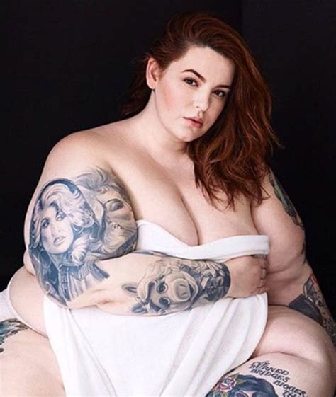 Plus Size Model Tess Holliday Posts Nearly Naked Pregnancy