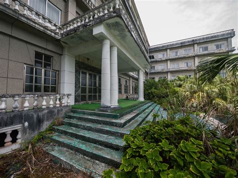 The Story Behind Haunting Abandoned Luxury Hotel In Japan