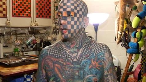 oregon s ‘most tattooed man injects ink into own eyes fox news