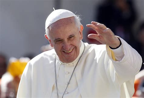 papa francesco “affettoterapia a bimbi malati”