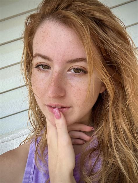 who thinks that freckles are sexy 🥰 r freckledgirls