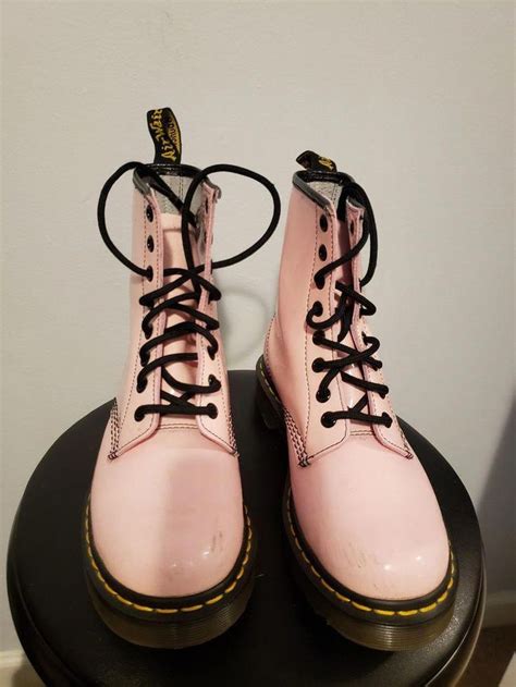 dr martens baby pink patent leather  eye boots pre owned   fashion clothing shoes