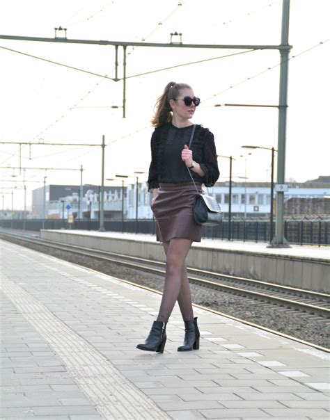 lois blog outfit ruches bordeaux red