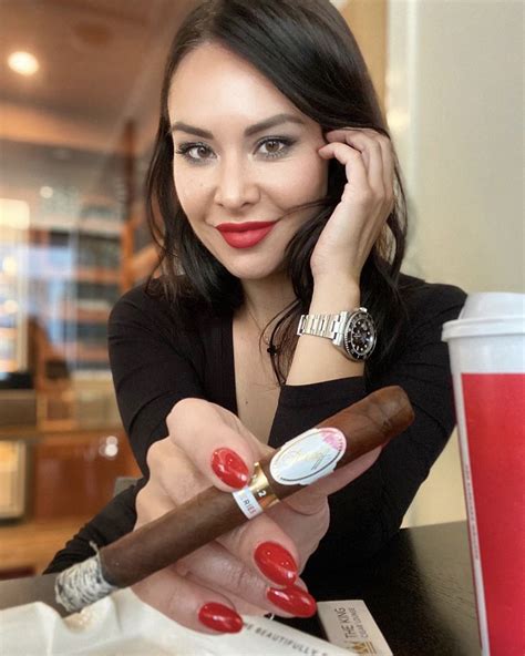 Pin By Jm On Cigars In 2020 Cigar Girl Beauty Cigar Tube