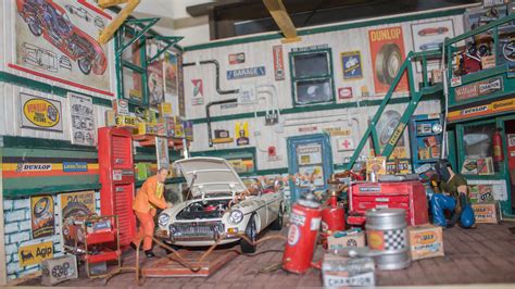 vintage garage diorama  scale dx dioramas  accessories