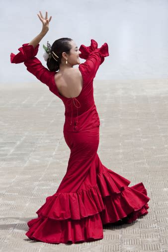 photo libre de droit de danseuse de flamenco espagnole traditionnelle